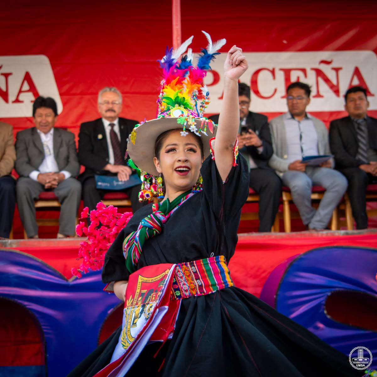 PRESENTACIÓN DEL AFICHE OFICIAL DE LA XXXVII ENTRADA FOLKLÓRICA UNIVERSITARIA 2026: CELEBRAMOS NUESTRA IDENTIDAD Y CULTURA